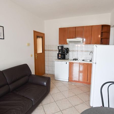 Apartments Karmen I Primosten Exterior photo