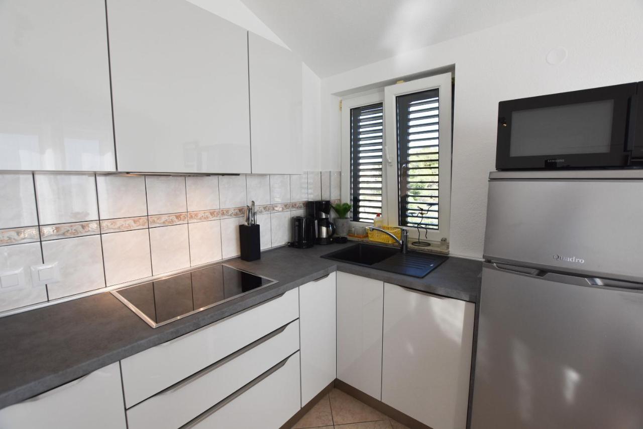 Apartments Karmen I Primosten Exterior photo