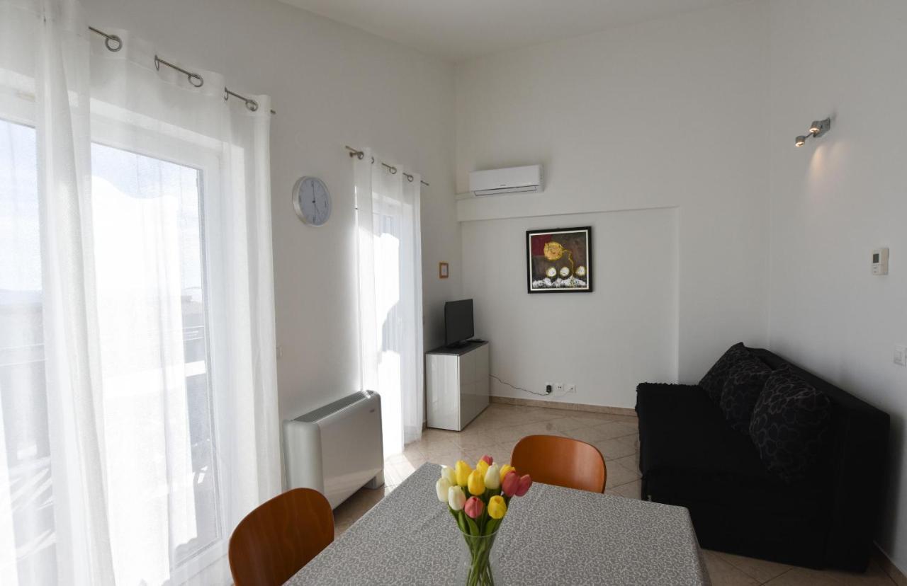 Apartments Karmen I Primosten Exterior photo