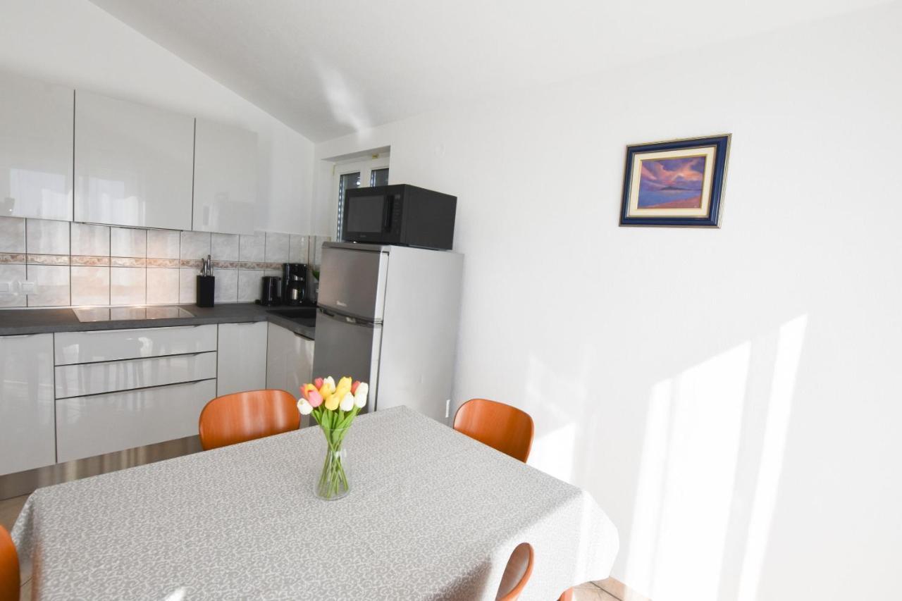 Apartments Karmen I Primosten Exterior photo