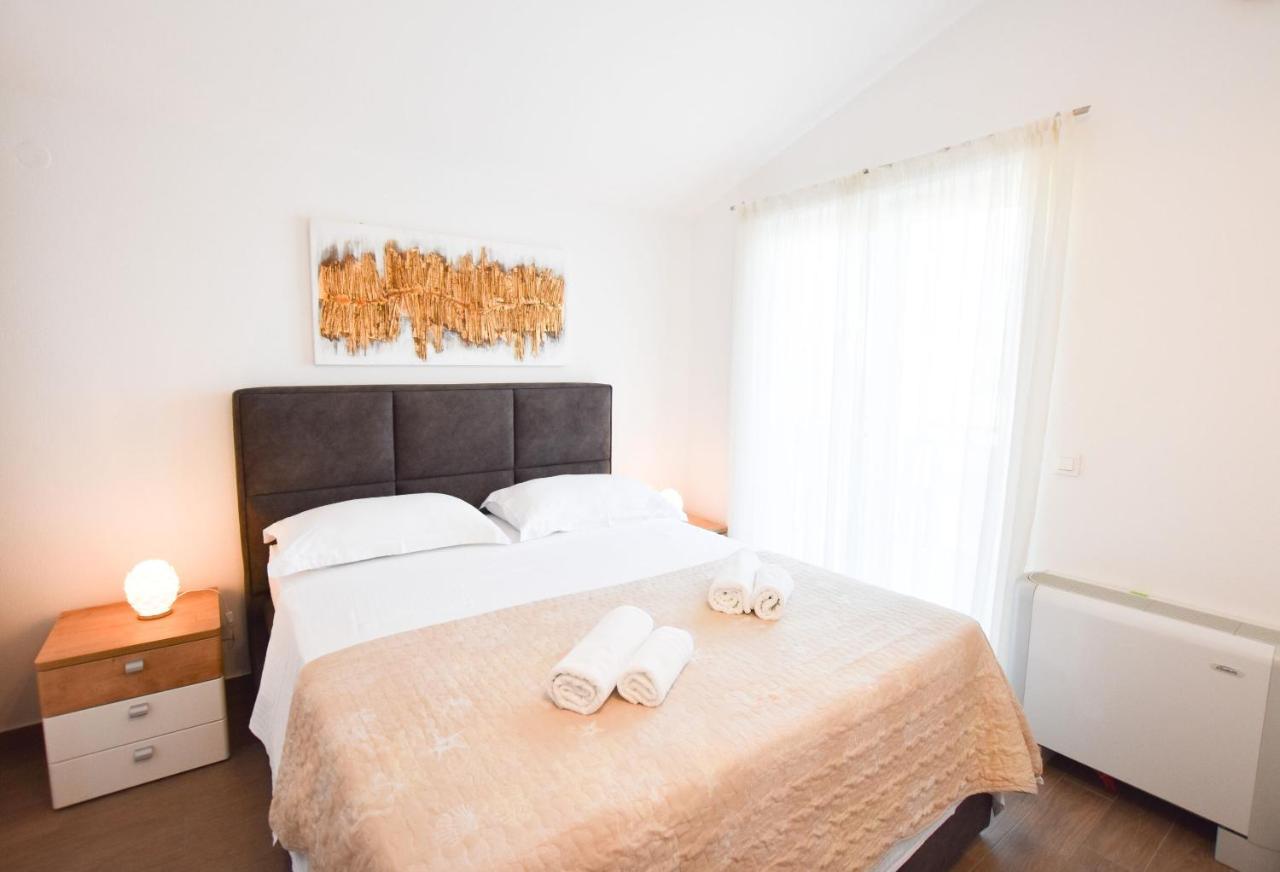 Apartments Karmen I Primosten Exterior photo