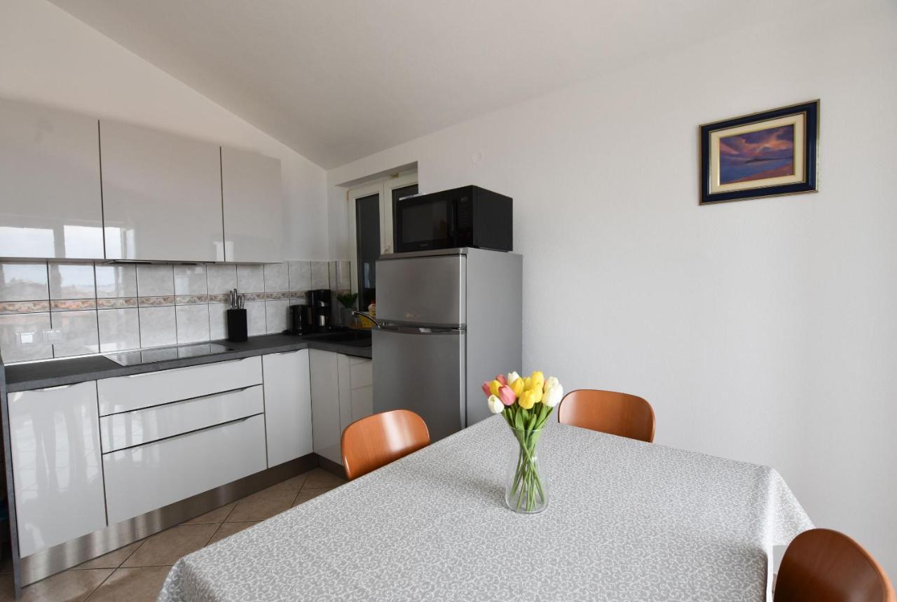 Apartments Karmen I Primosten Exterior photo