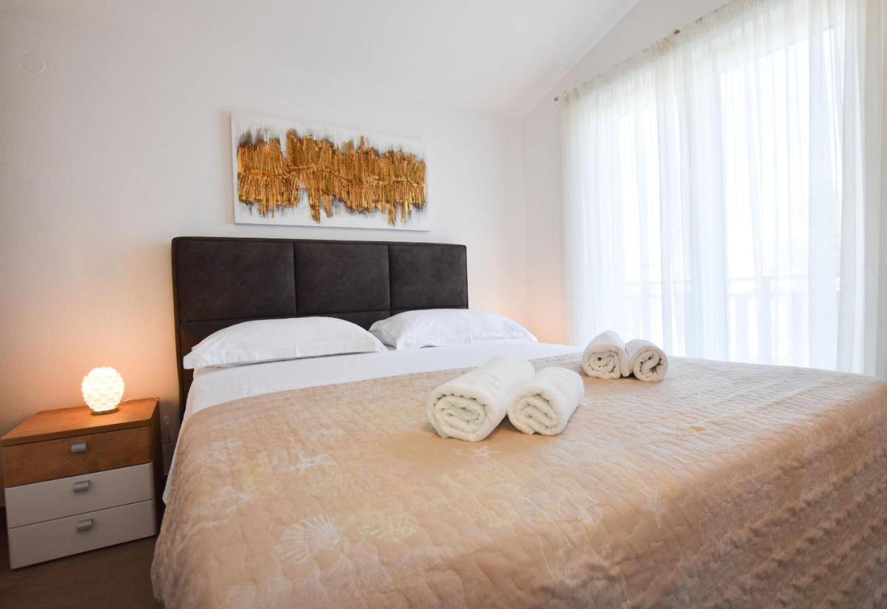 Apartments Karmen I Primosten Exterior photo