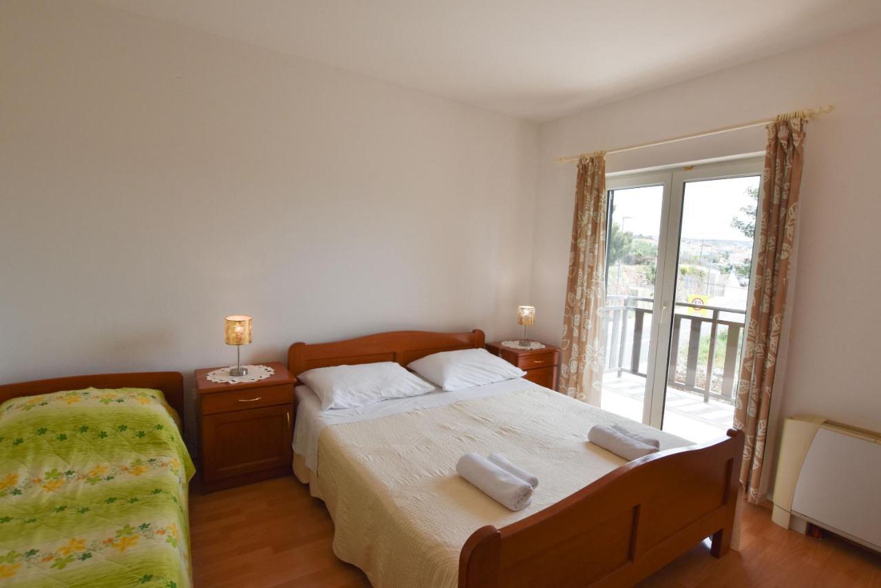 Apartments Karmen I Primosten Exterior photo