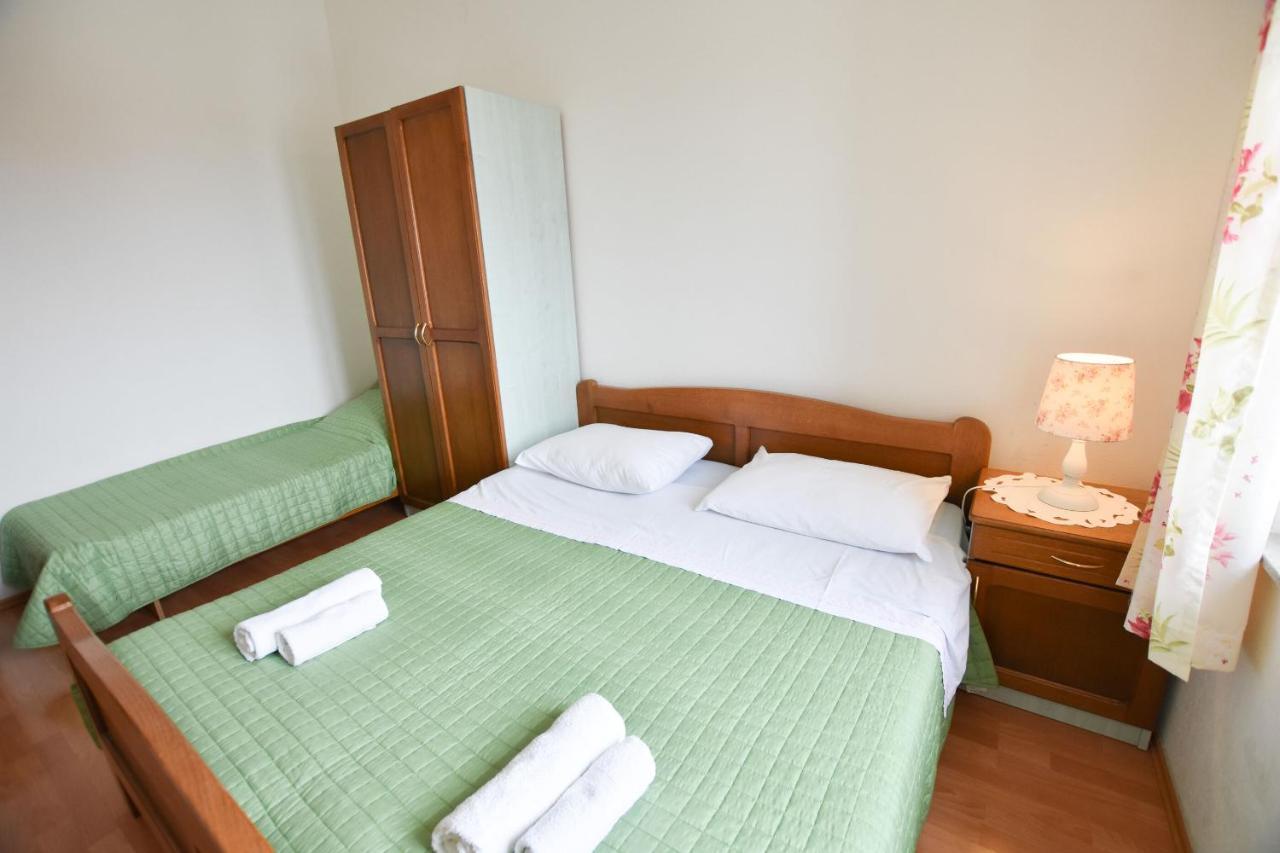 Apartments Karmen I Primosten Exterior photo