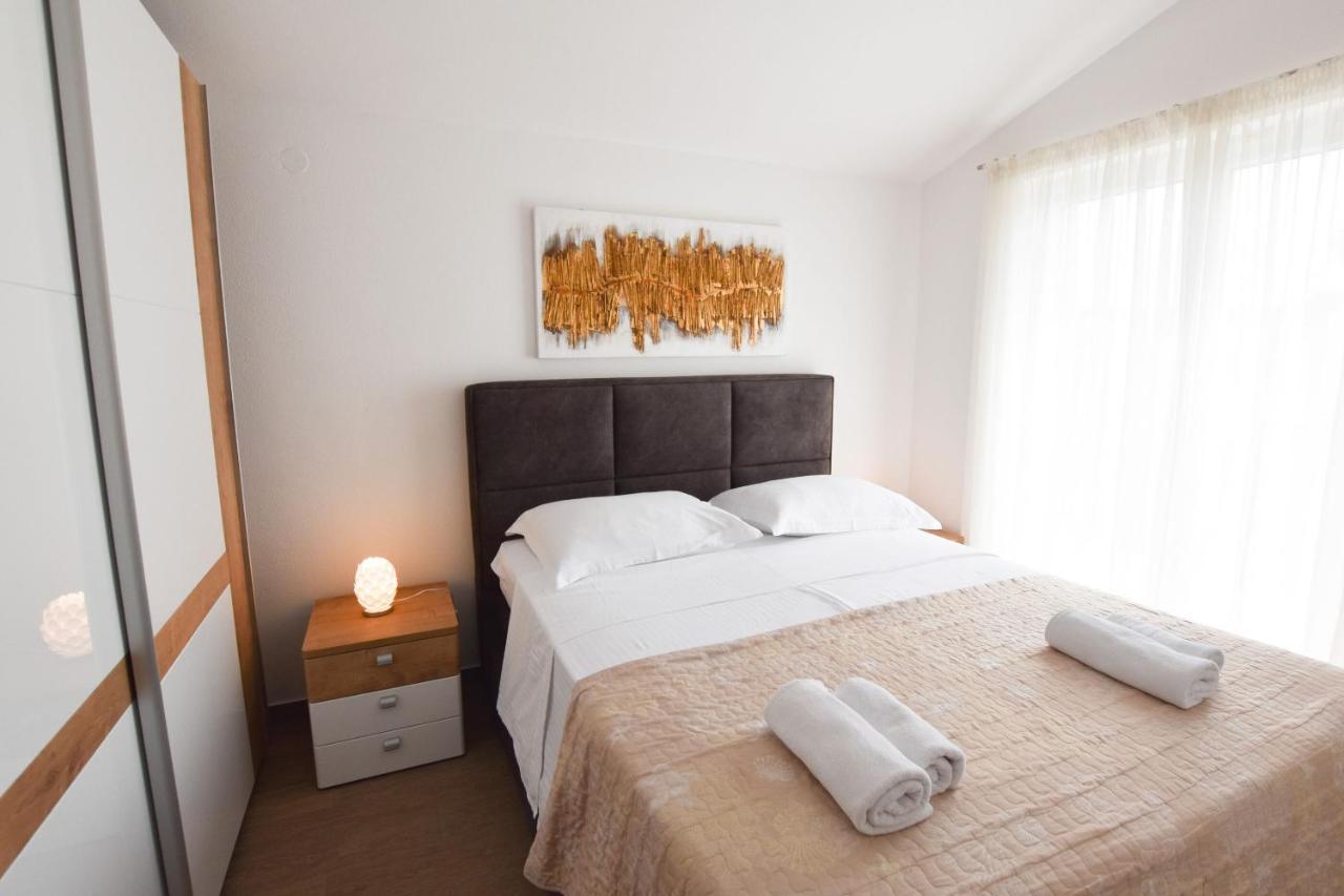 Apartments Karmen I Primosten Exterior photo
