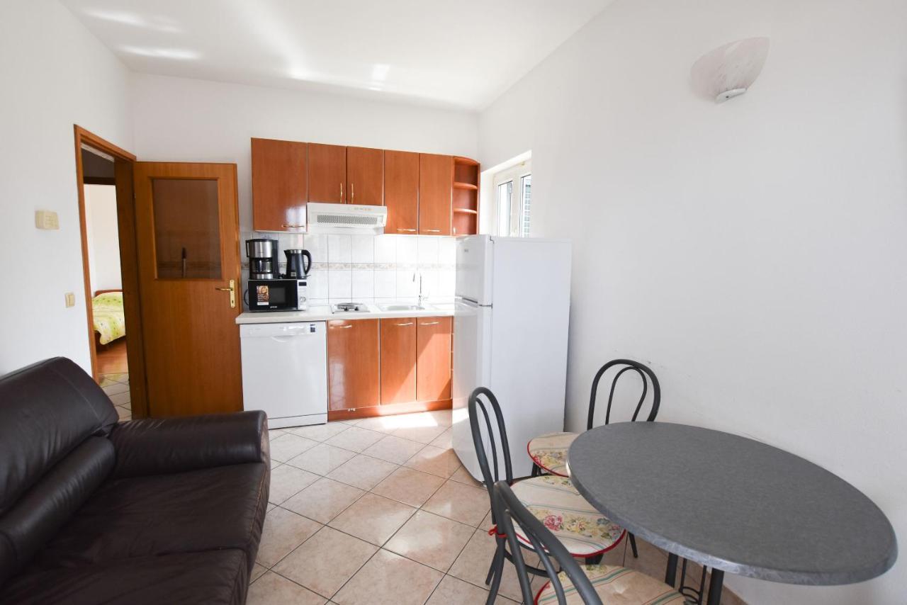 Apartments Karmen I Primosten Exterior photo