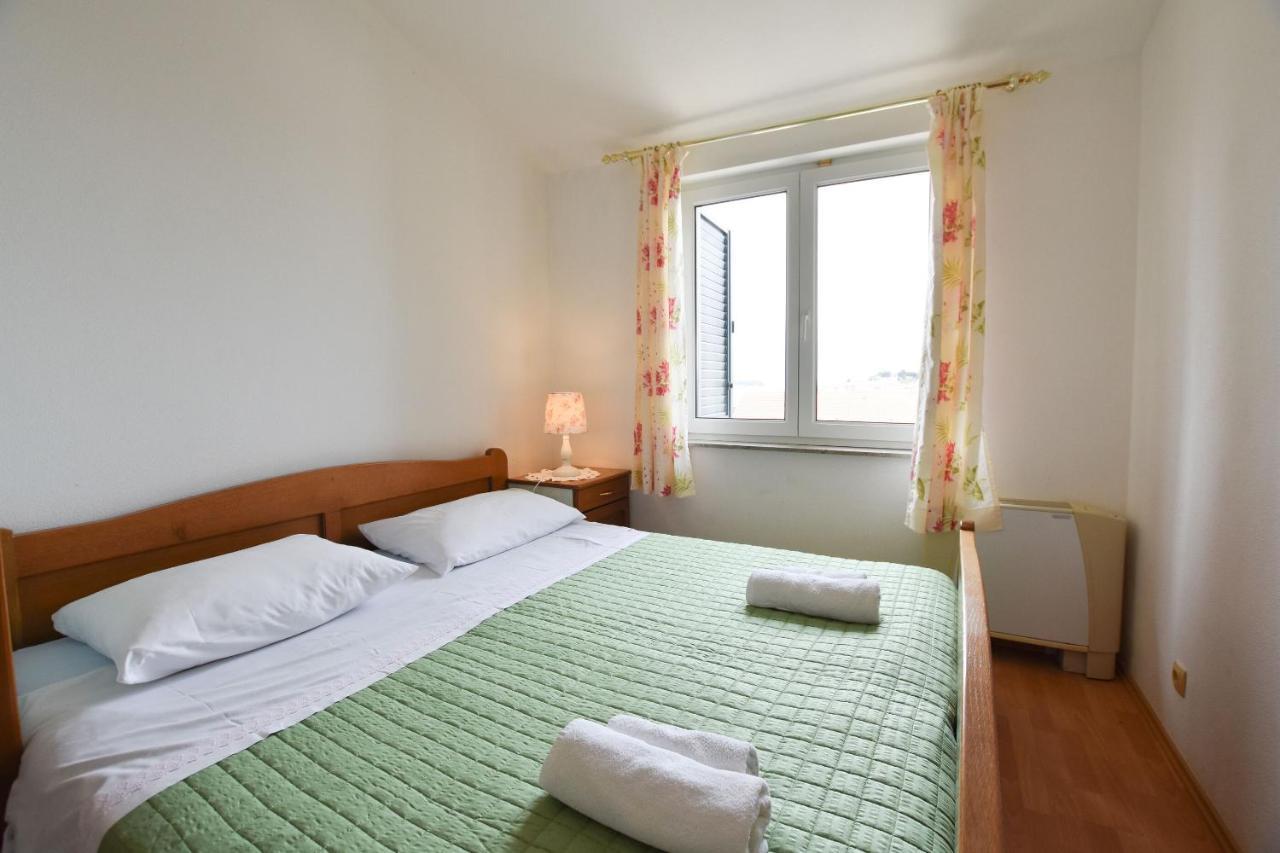 Apartments Karmen I Primosten Exterior photo
