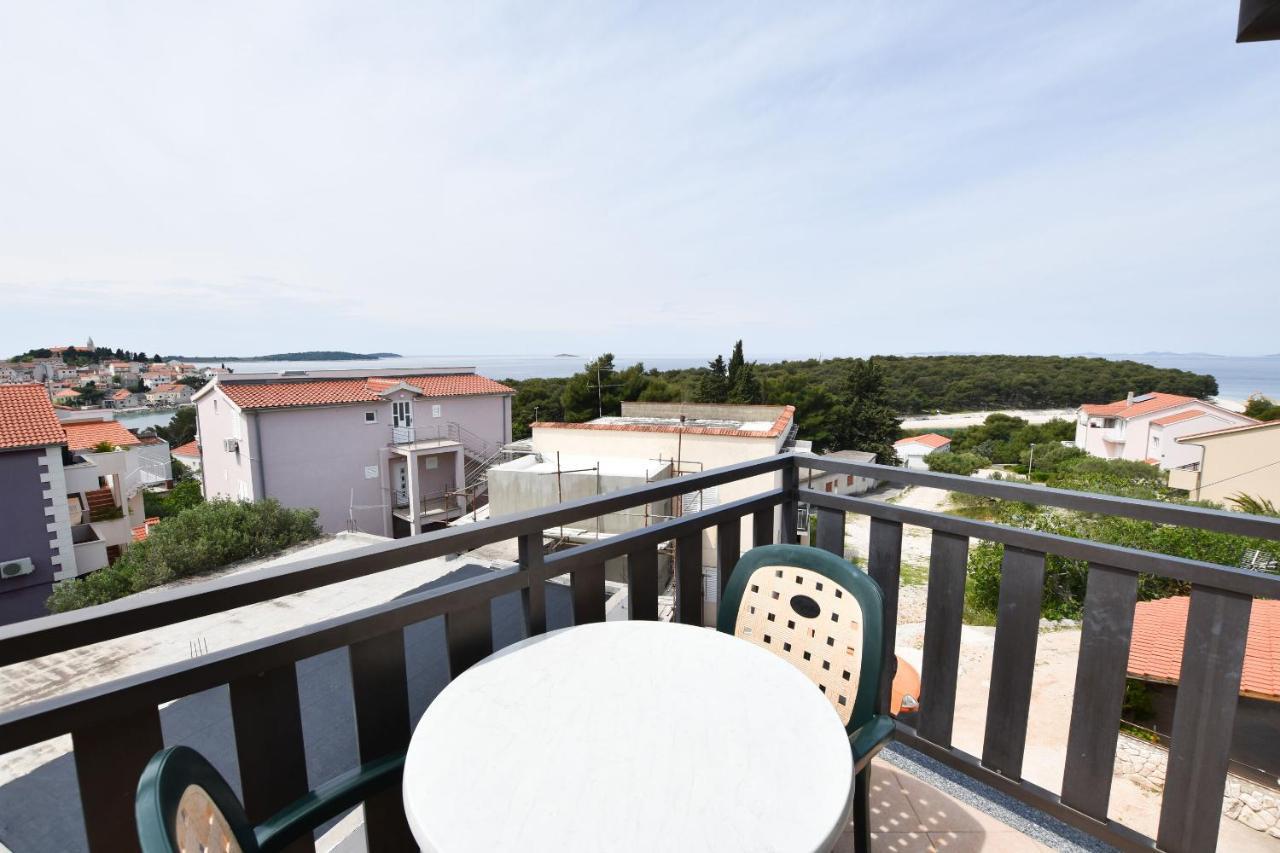 Apartments Karmen I Primosten Exterior photo