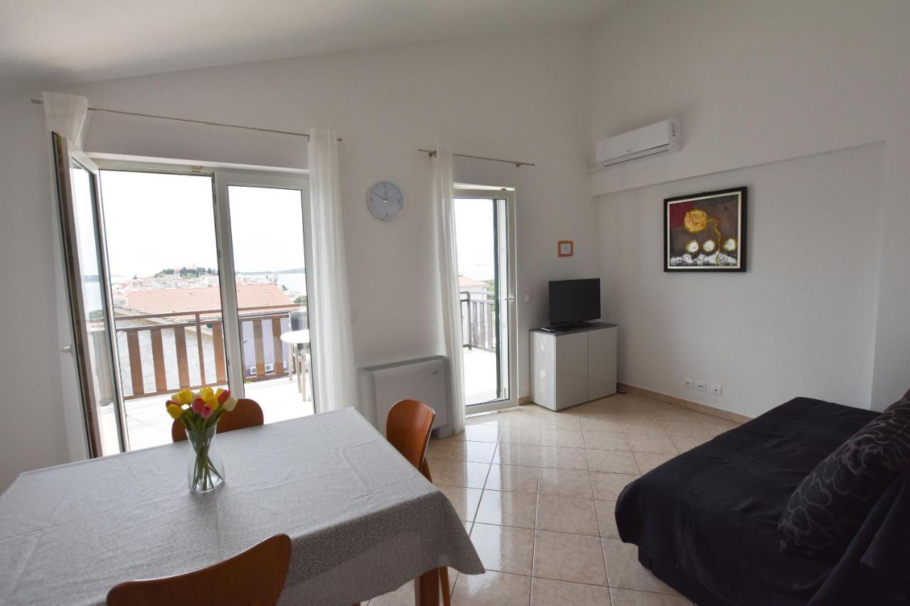 Apartments Karmen I Primosten Exterior photo