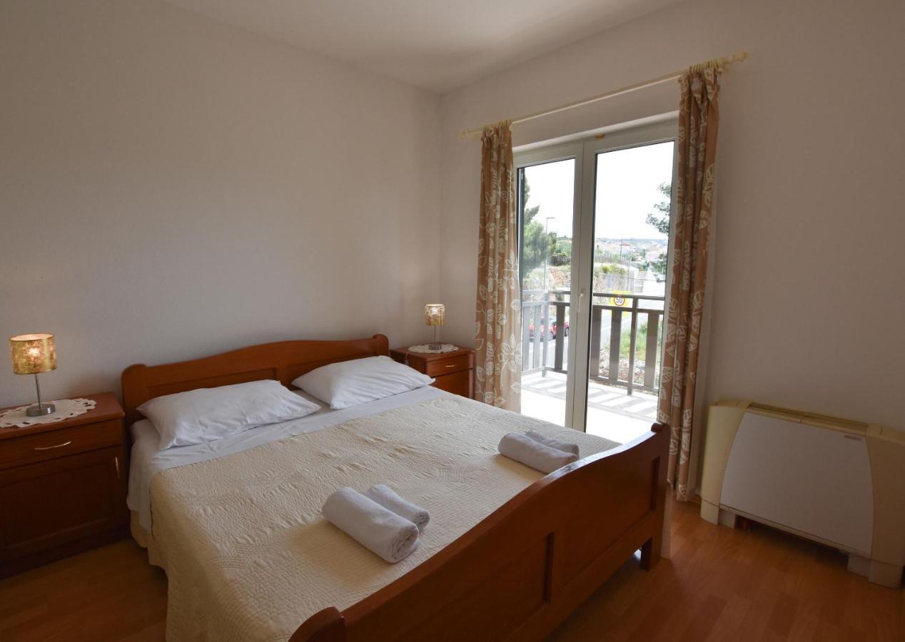 Apartments Karmen I Primosten Exterior photo
