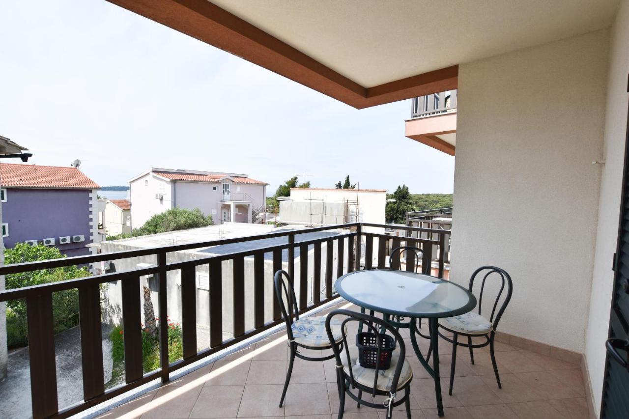 Apartments Karmen I Primosten Exterior photo