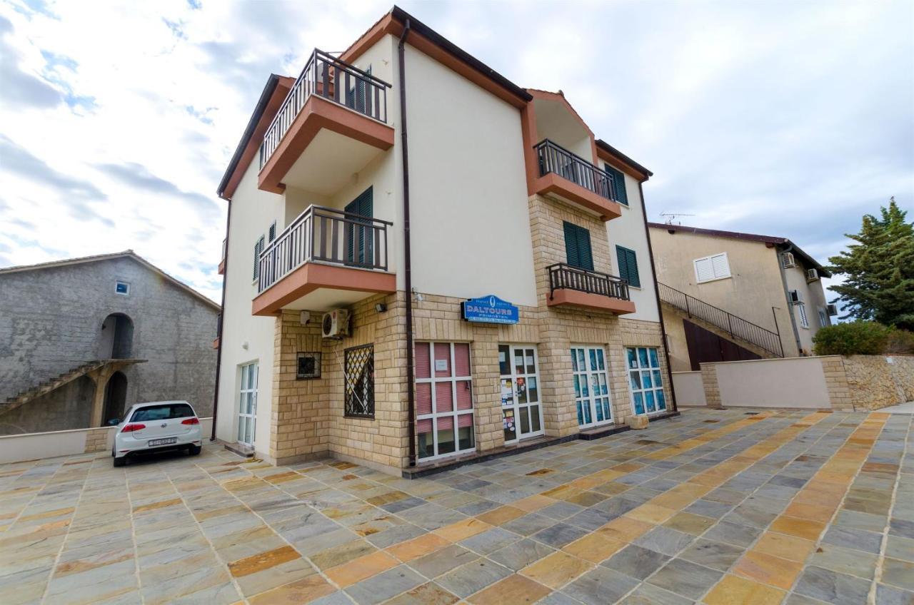 Apartments Karmen I Primosten Exterior photo