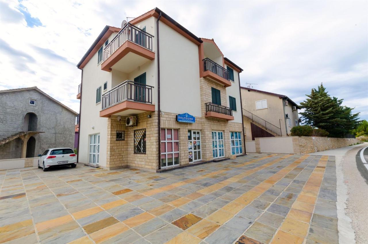 Apartments Karmen I Primosten Exterior photo